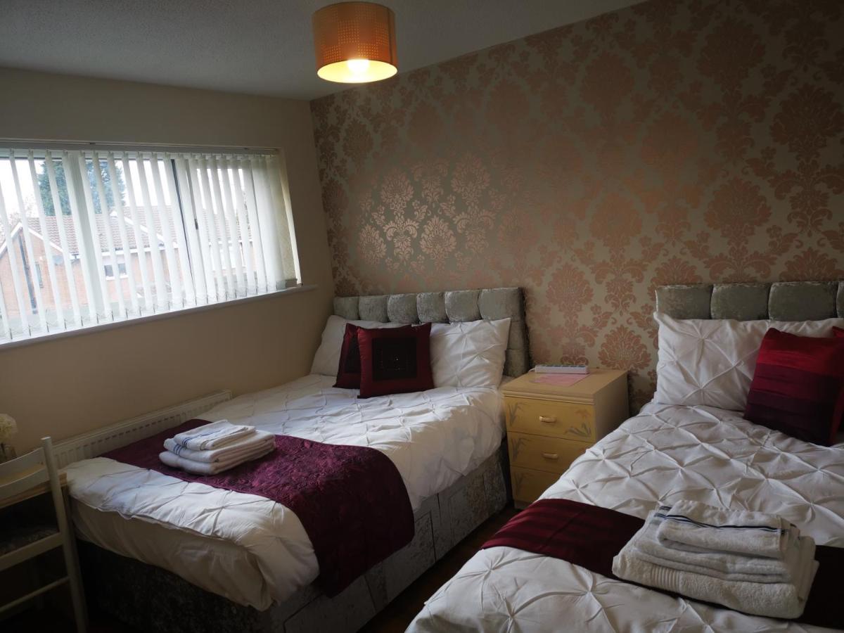 Brigstock Holidays House Manchester Ngoại thất bức ảnh