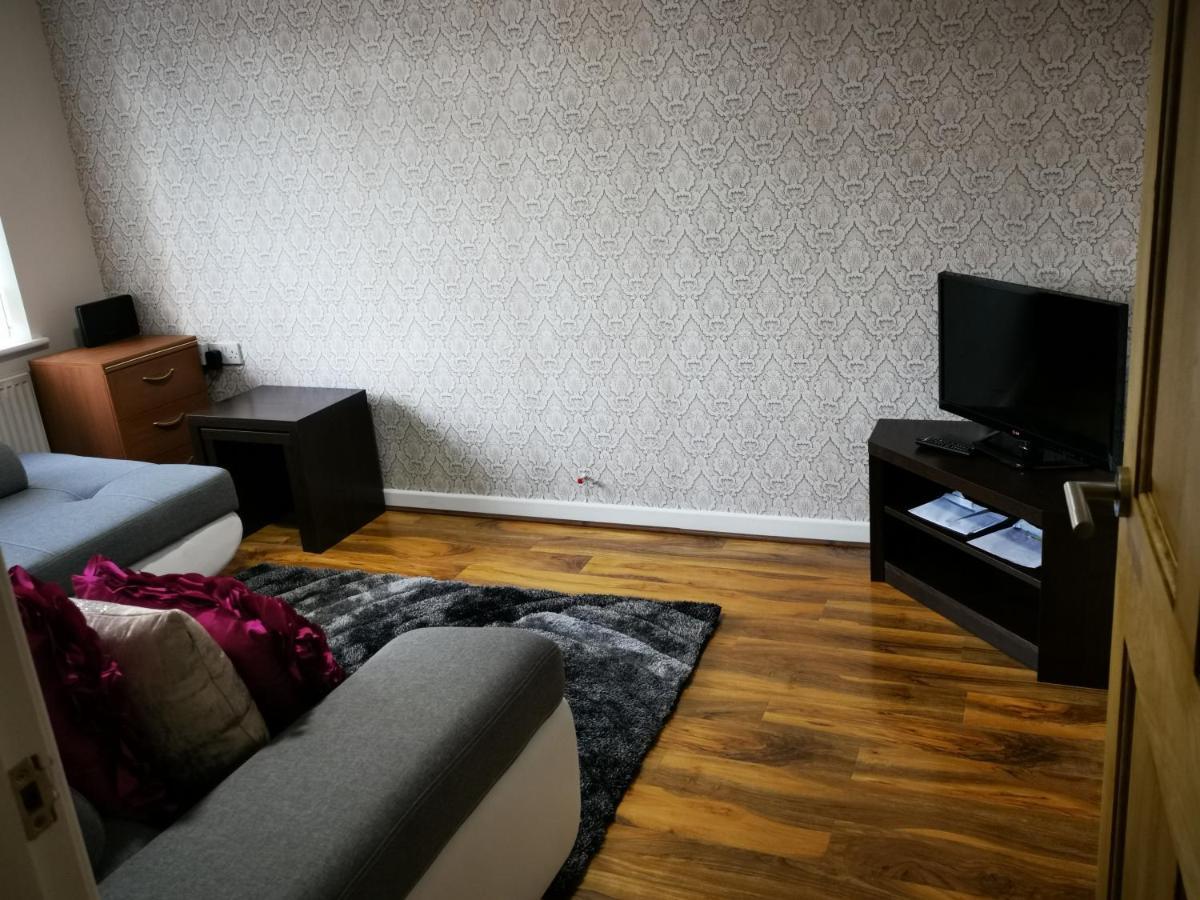 Brigstock Holidays House Manchester Ngoại thất bức ảnh