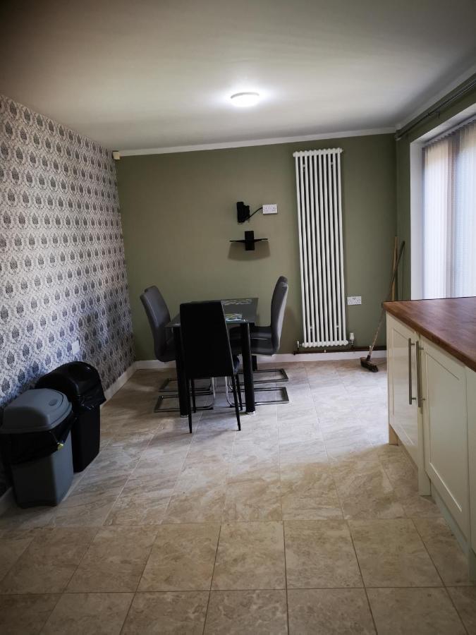 Brigstock Holidays House Manchester Ngoại thất bức ảnh
