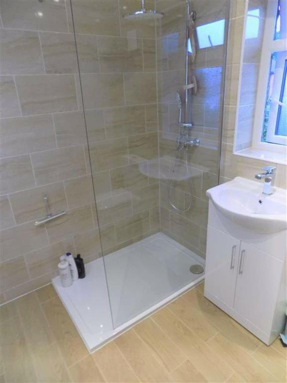 Brigstock Holidays House Manchester Ngoại thất bức ảnh
