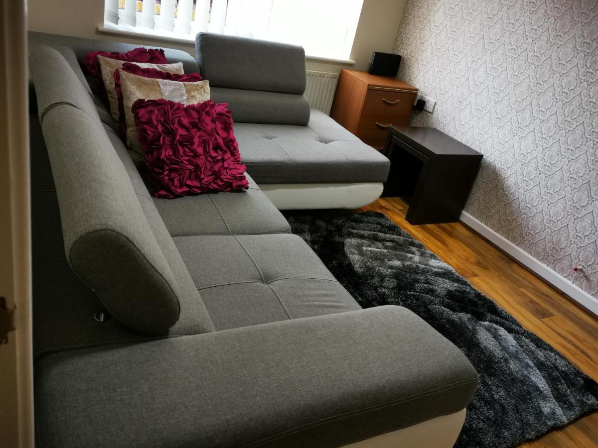 Brigstock Holidays House Manchester Ngoại thất bức ảnh