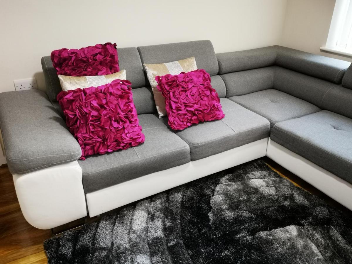 Brigstock Holidays House Manchester Ngoại thất bức ảnh