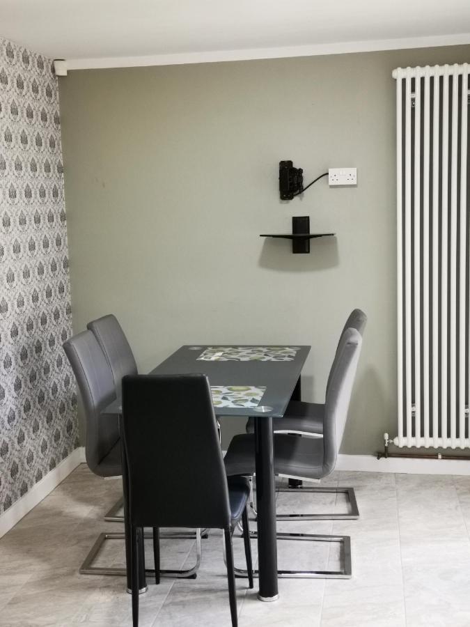 Brigstock Holidays House Manchester Ngoại thất bức ảnh