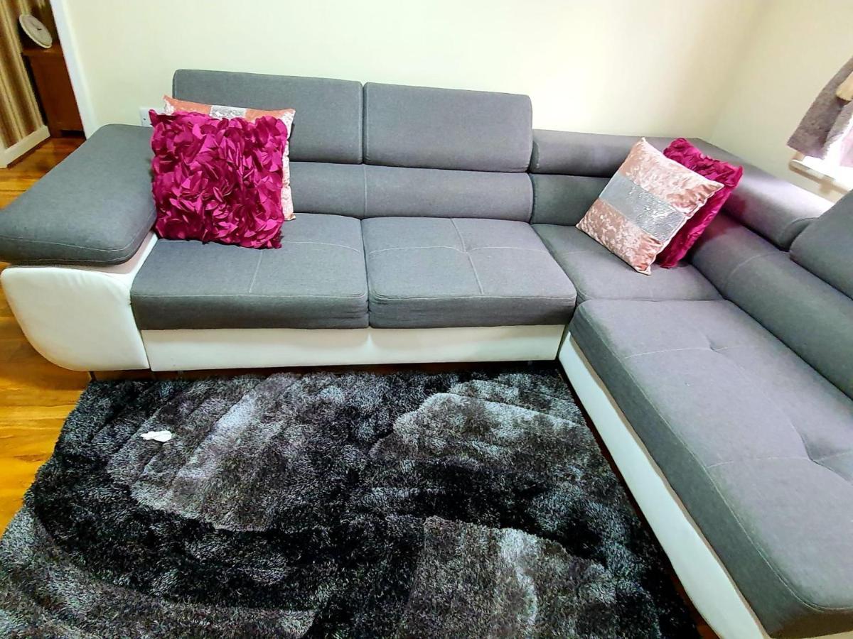 Brigstock Holidays House Manchester Ngoại thất bức ảnh