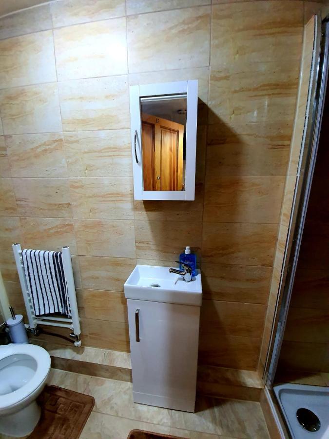 Brigstock Holidays House Manchester Ngoại thất bức ảnh