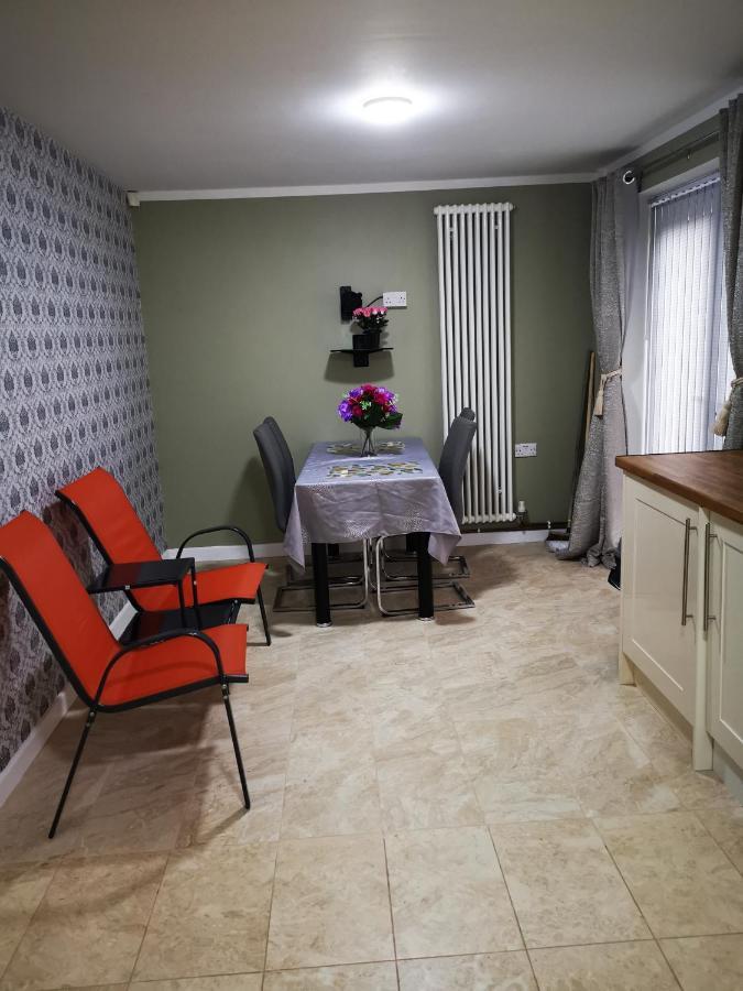 Brigstock Holidays House Manchester Ngoại thất bức ảnh