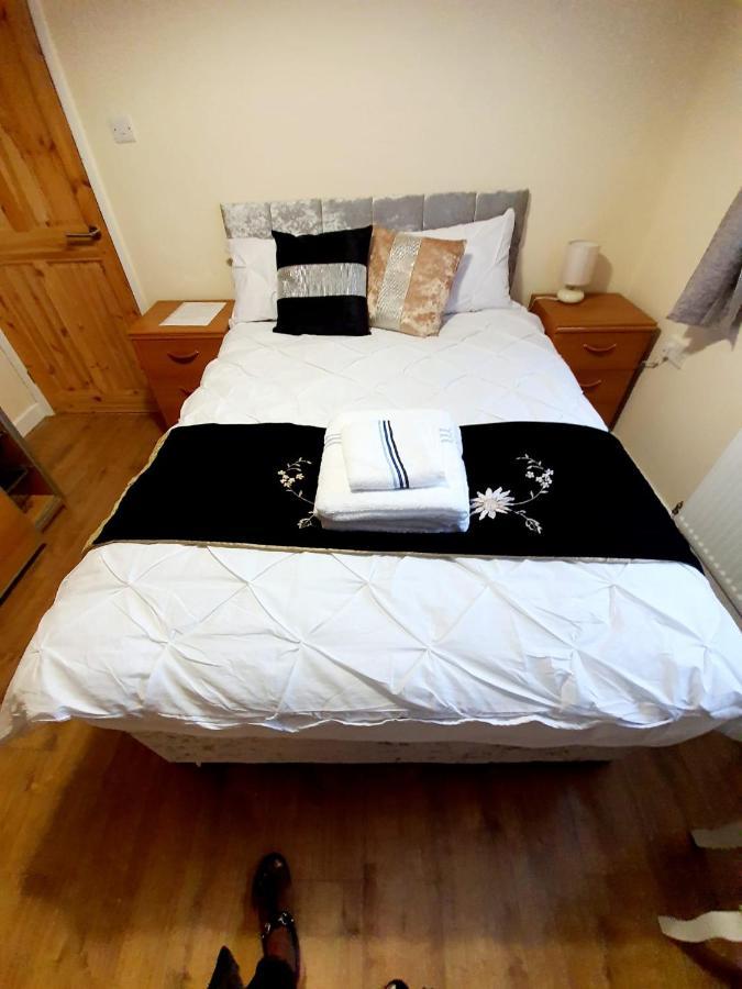 Brigstock Holidays House Manchester Ngoại thất bức ảnh