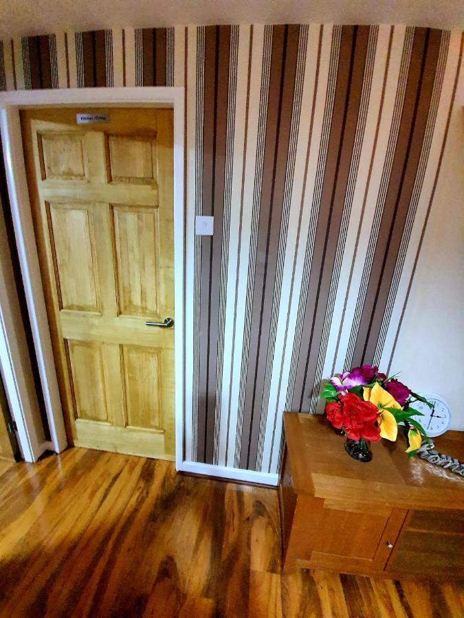Brigstock Holidays House Manchester Ngoại thất bức ảnh