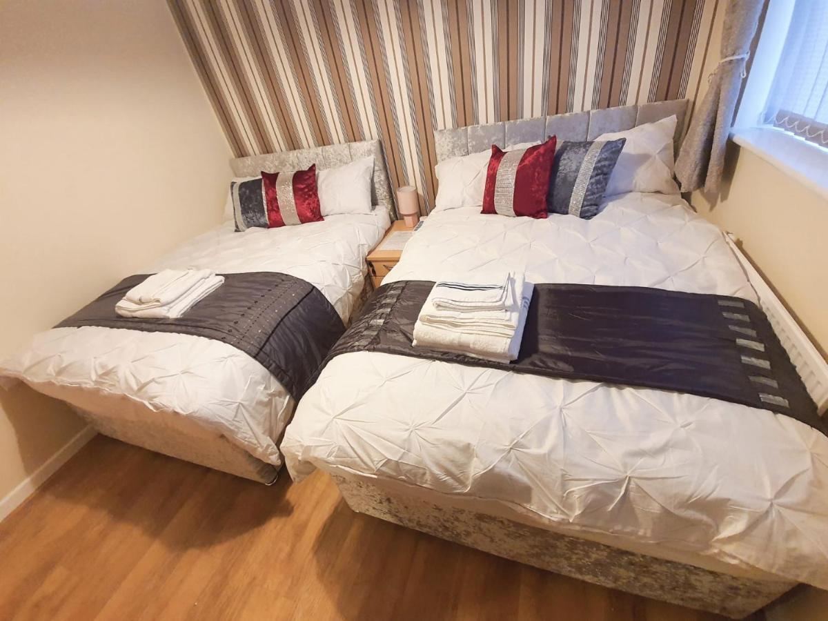Brigstock Holidays House Manchester Ngoại thất bức ảnh