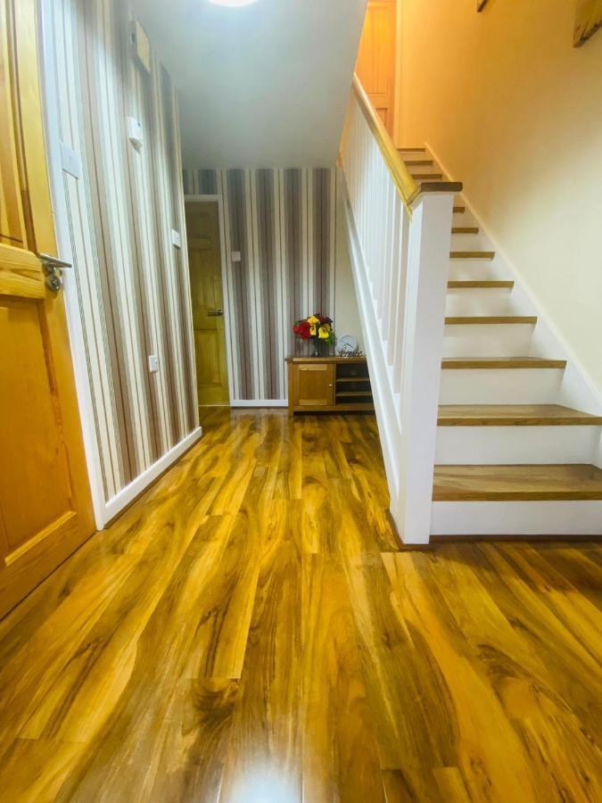 Brigstock Holidays House Manchester Ngoại thất bức ảnh