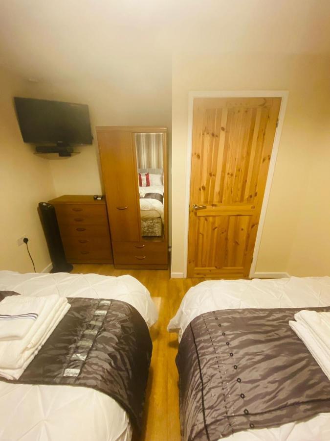 Brigstock Holidays House Manchester Ngoại thất bức ảnh