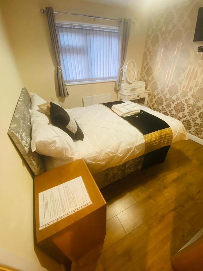 Brigstock Holidays House Manchester Ngoại thất bức ảnh