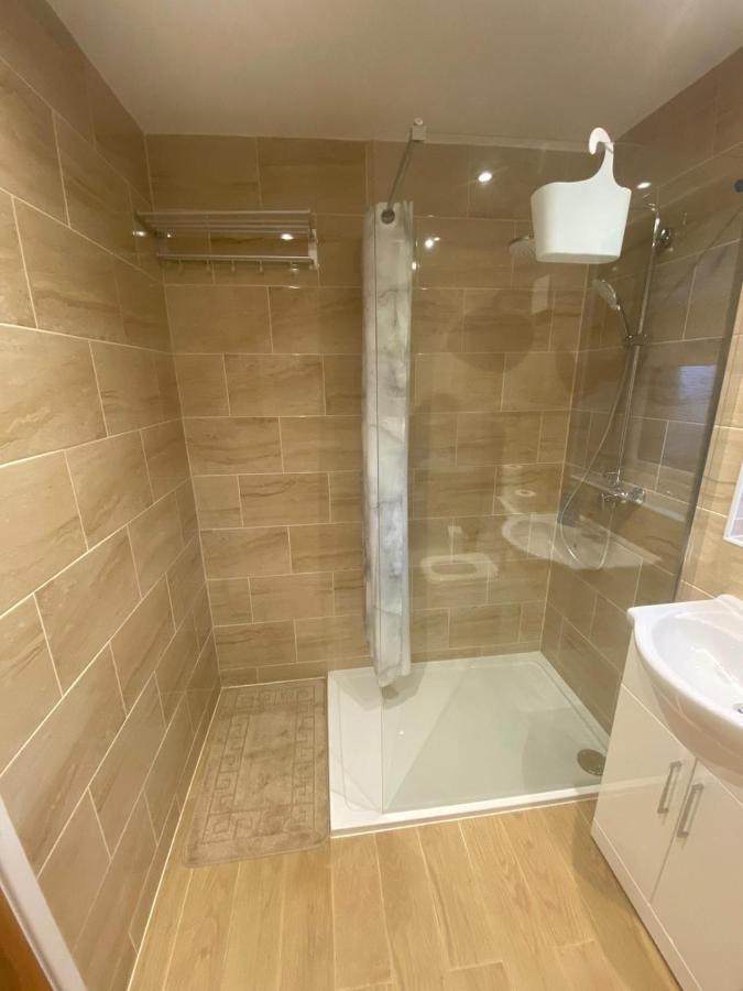 Brigstock Holidays House Manchester Ngoại thất bức ảnh