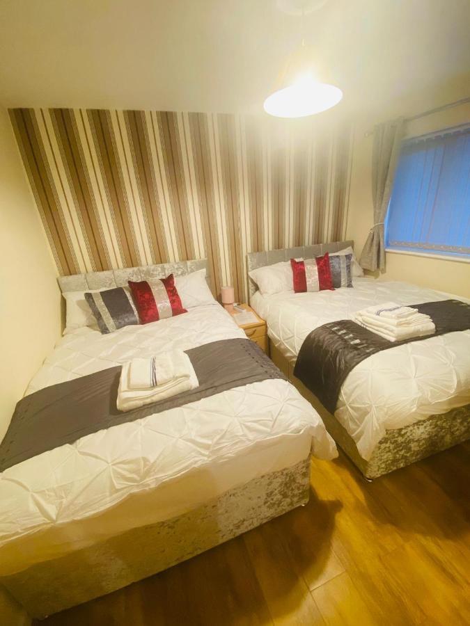 Brigstock Holidays House Manchester Ngoại thất bức ảnh