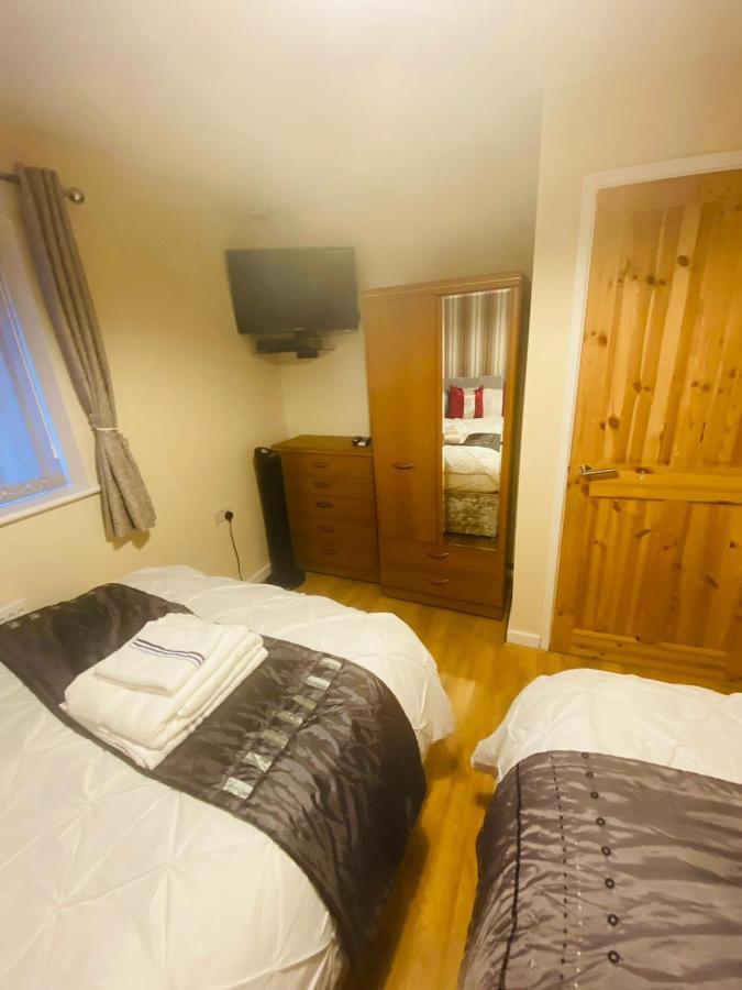 Brigstock Holidays House Manchester Ngoại thất bức ảnh