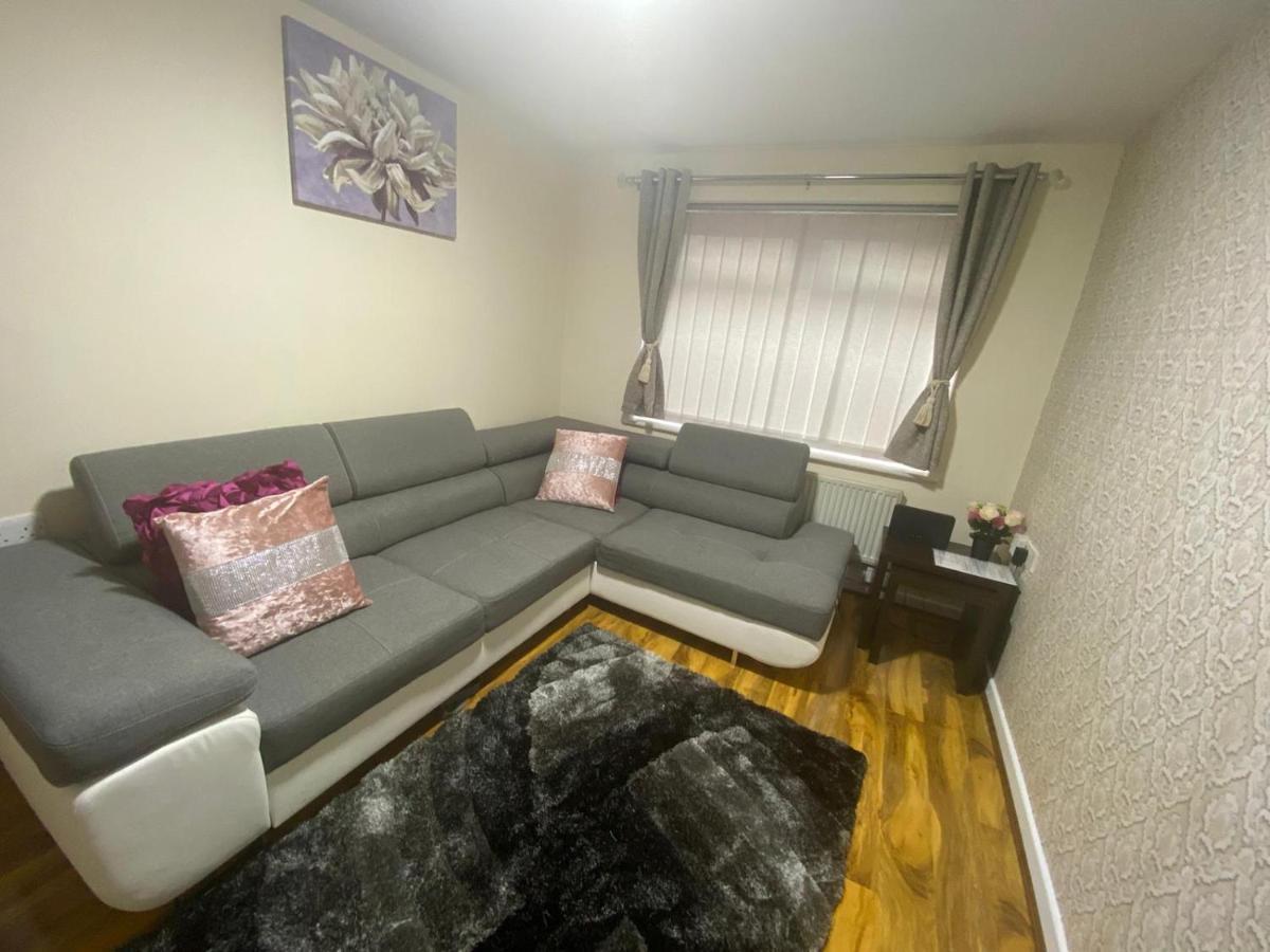 Brigstock Holidays House Manchester Ngoại thất bức ảnh